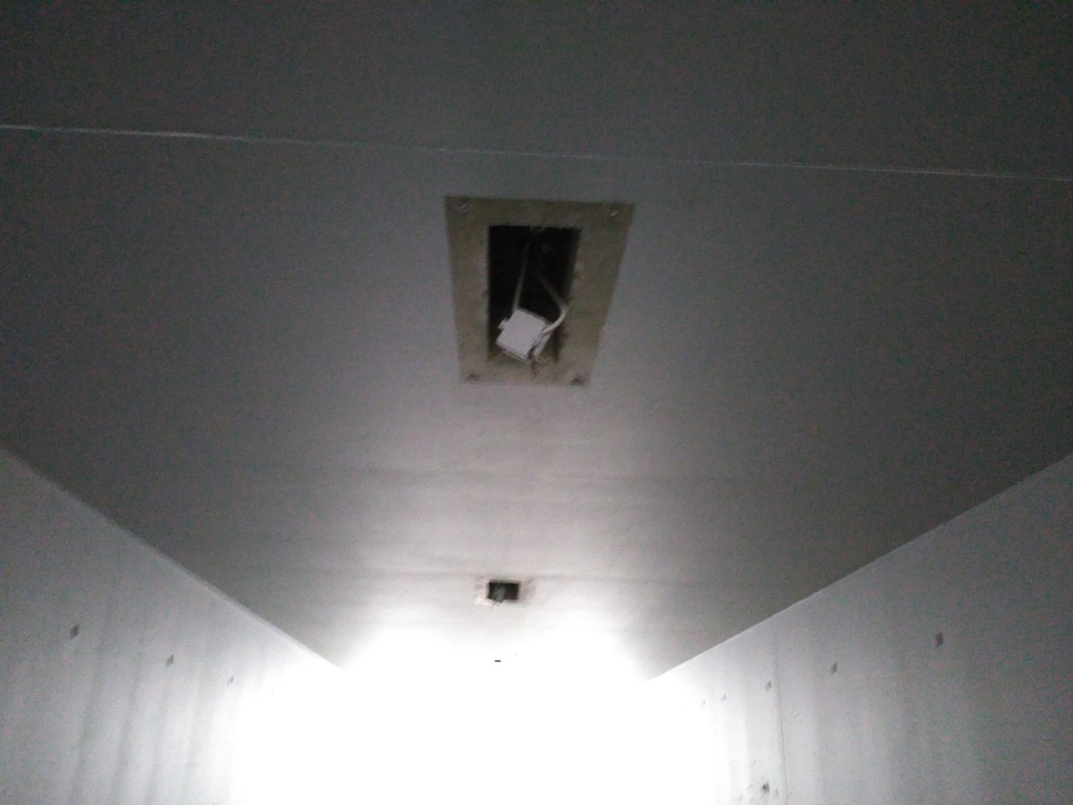 veloman_nrw's tweet image. Super, von 5 Lampen sind 3 gestohlen. Wer macht sowas? #Voerde-#Möllen Unterführung Rahmstr. @voerde_de