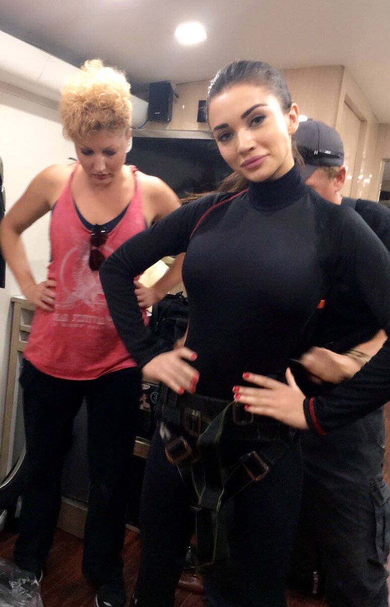 KollyBuzz's tweet photo. .@iamAmyJackson getting ready for some action with #2Point0 #AtTheSets https://t.co/2uJl58lwS0