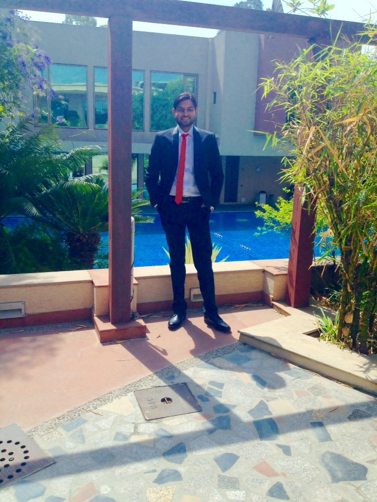 Dr_Sumit_Goyal_'s tweet photo. #summers2016 #Poolside https://t.co/tTO81T1MI4