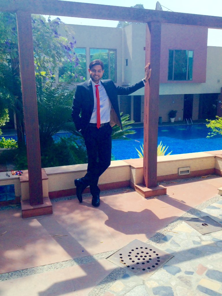 Dr_Sumit_Goyal_'s tweet photo. #summers2016 #Poolside https://t.co/tTO81T1MI4