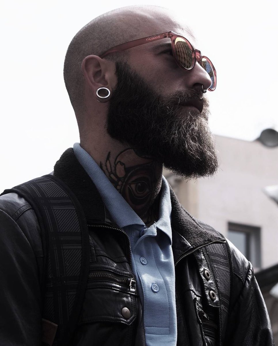 Good morning! 
#beard #beards #tattoos #sunglasses #beardedvillain

instagram.com/luisvicea88