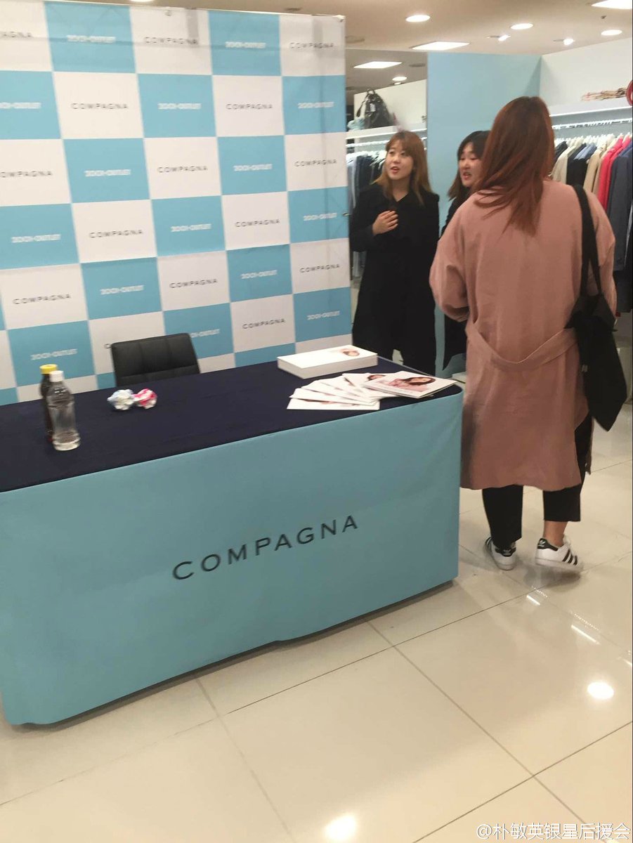 PrettyAngelPMY's tweet photo. ((Photos))
04-06-16
#ParkMinYoung for Compagna 2016 Fan Signing event.
#Compagna #CompagnaFanDate
Cre: via HKMYFC https://t.co/oeyXWDyeOl