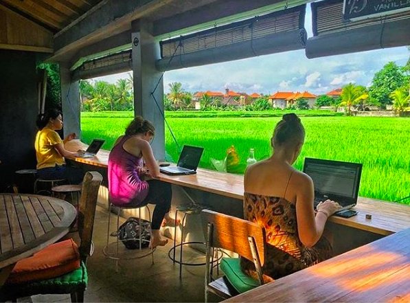 Does your workspace look the way you want to feel? Here's why beauty at work matters: bit.ly/1VvJtB0