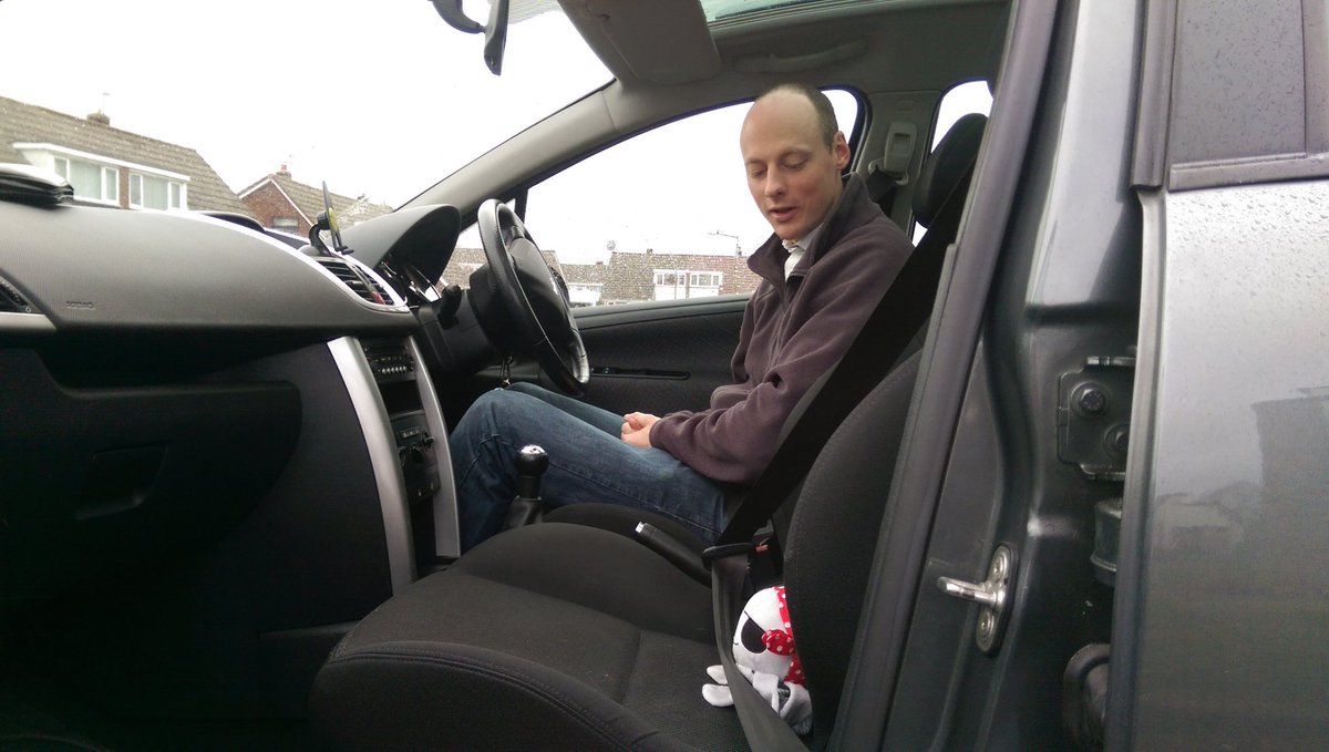 Ed_Rial's tweet image. Picked up by carshare Chris, listening to @BBCr4today before tackling the M4. #OscarsdayatDLS #clunkclick