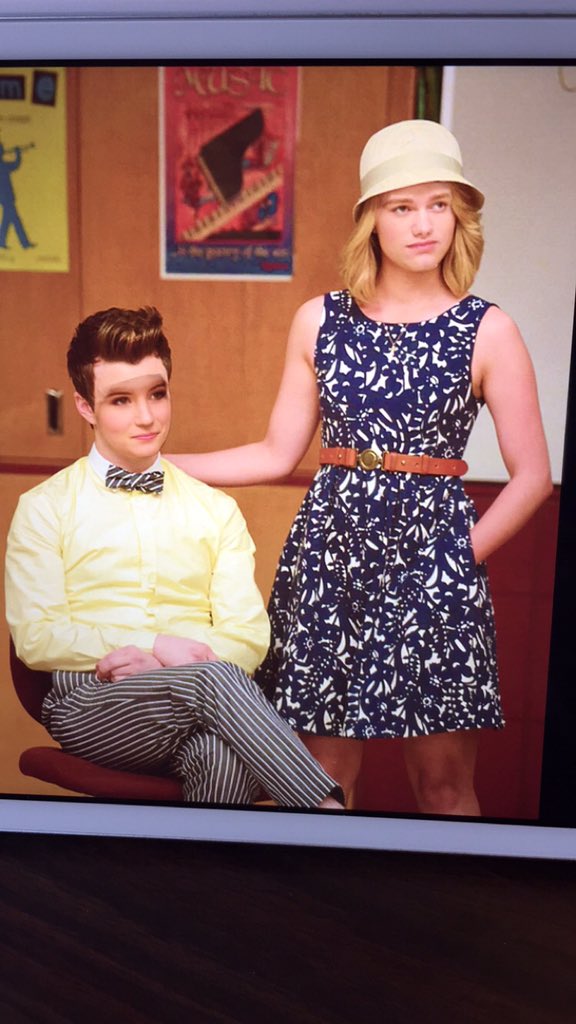 xVerifiedGleek's tweet photo. HAHAHAHA @chriscolfer @DiannaAgron https://t.co/cgV8mZWXXS