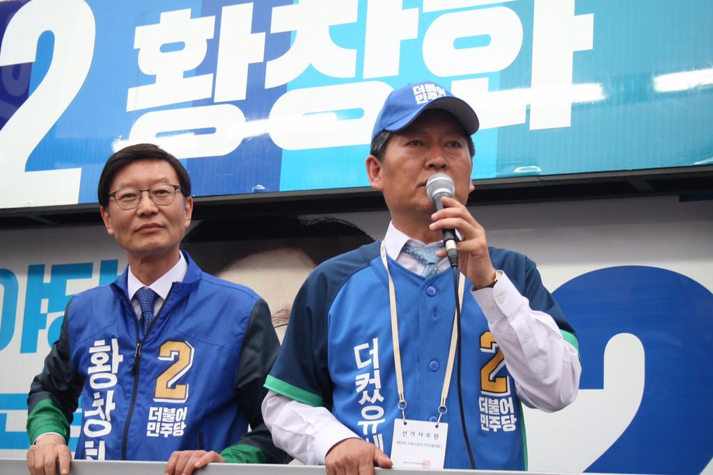 ssaribi's tweet image. &amp;lt;나는 친노운동원이다.&amp;gt;황창화가 그렇다면 나도 친노운동권이다. 김대중을 존경했고 노무현을 사랑했다. 그게 죄인가? 독재에 맞서 싸웠고 대통령 직선제를 쟁취했다. 황창화가 옳고 시대를 비켜간 안철수가 틀렸다.