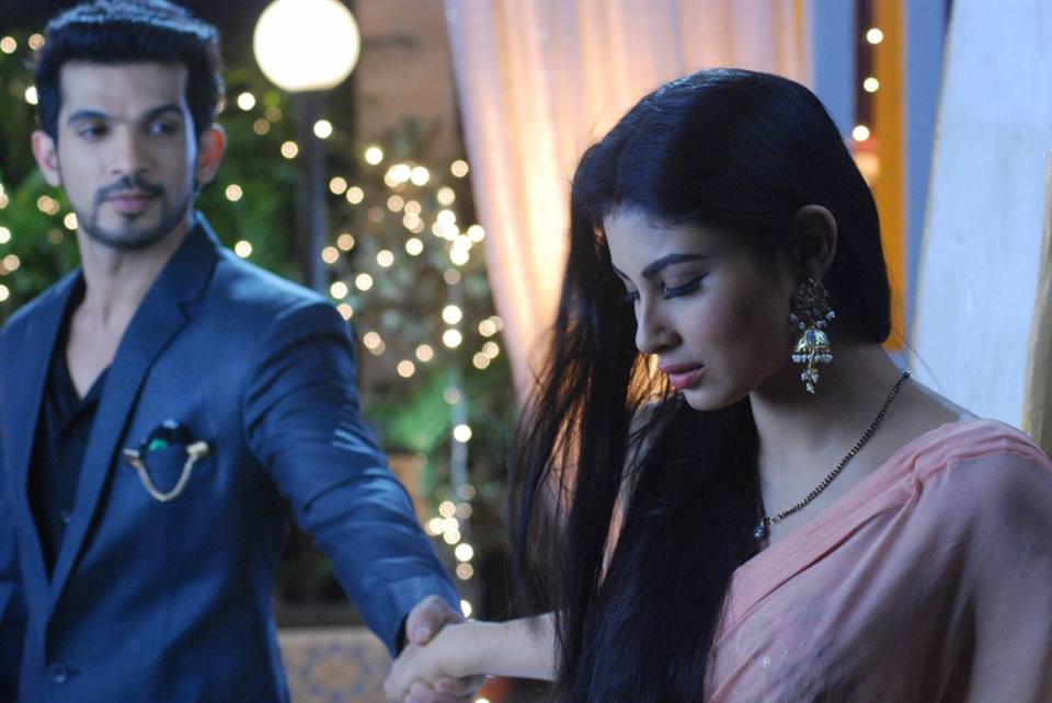 SCTV's tweet photo. Sudah nggak sabar kan nonton lagi cerita Ritik dan Shivanya? Nantikan #NaaginSCTV siang ini pkl 12.30 WIB
https://t.co/lkuZHPwi2R