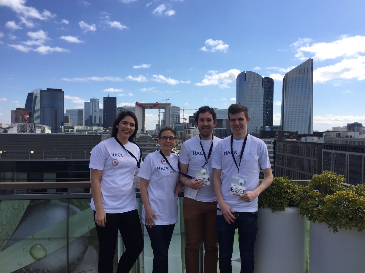 MargauxVignal's tweet photo. L'équipe Com DSI au soleil de Nanterre #axadigital #hackathon #superorga #events https://t.co/9f6ghOdP0k