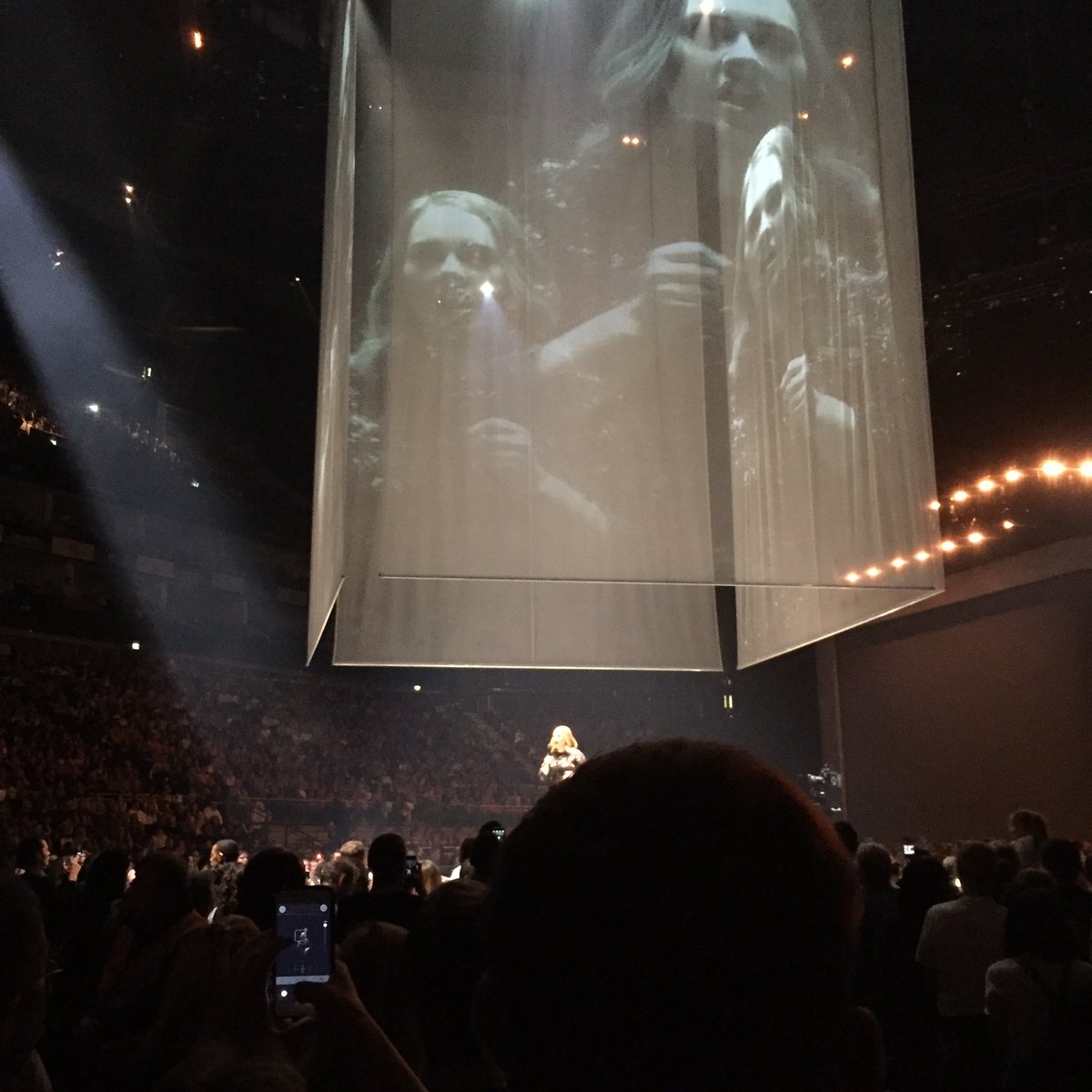 ebtihali's tweet image. #AdeleAtTheO2 ❤️❤️