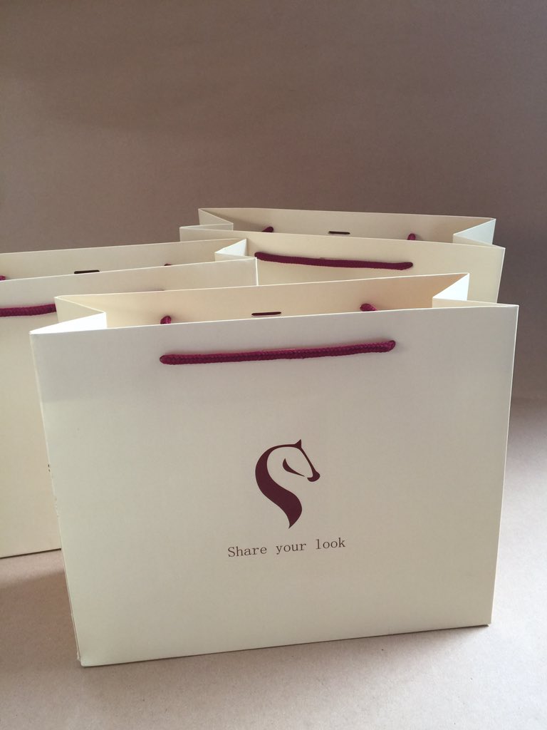 Print_Unions's tweet image. Custom logo printing paper bag  #Dailypic #DailyShow #paperbag #SpeedPrintUnion #packaging #logo