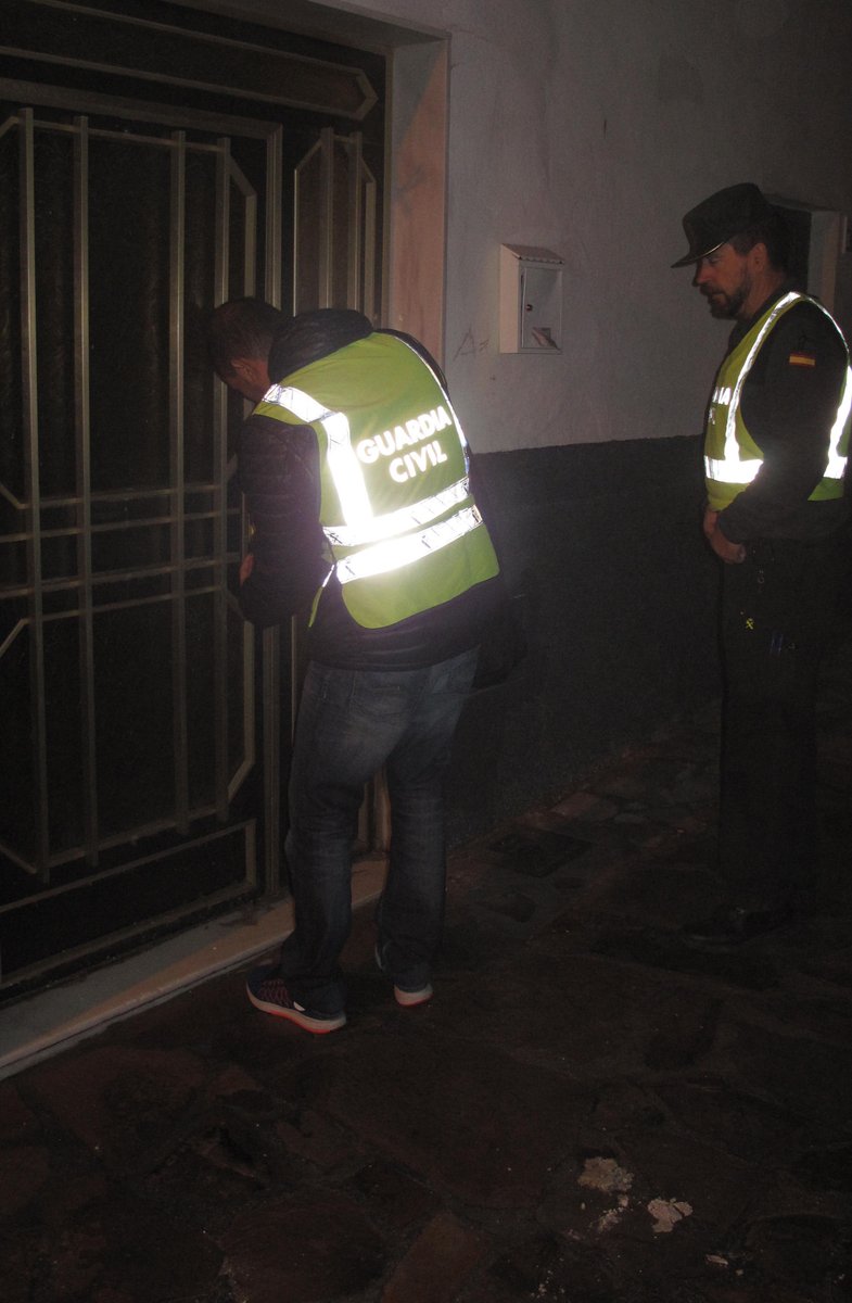 HoraJaen's tweet photo. JAÉN | Detenidos 2 menores por 6 robos en #Martos tras fugarse de un centro de internamiento https://t.co/EMRfzV3dpk https://t.co/DndhBEYmz0