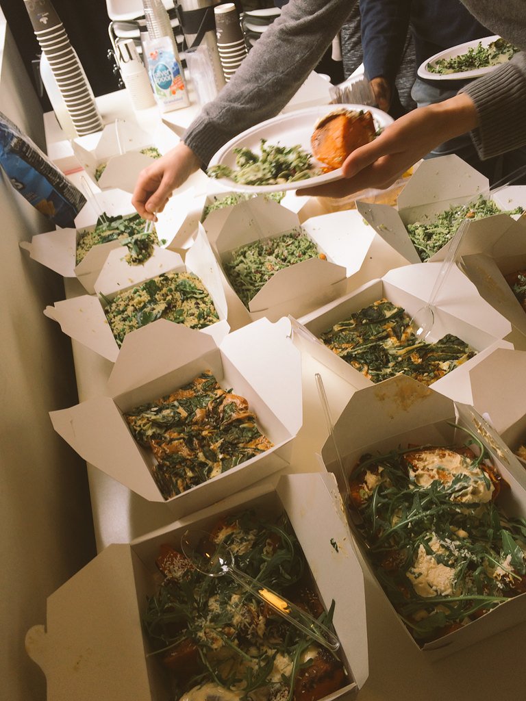 VictoriaCrumpet's tweet photo. Hungry hackers getting served delicious @belairfood salads at @CampusLondon for the #YEhackday 👊✌️ https://t.co/mvj6rkILOO