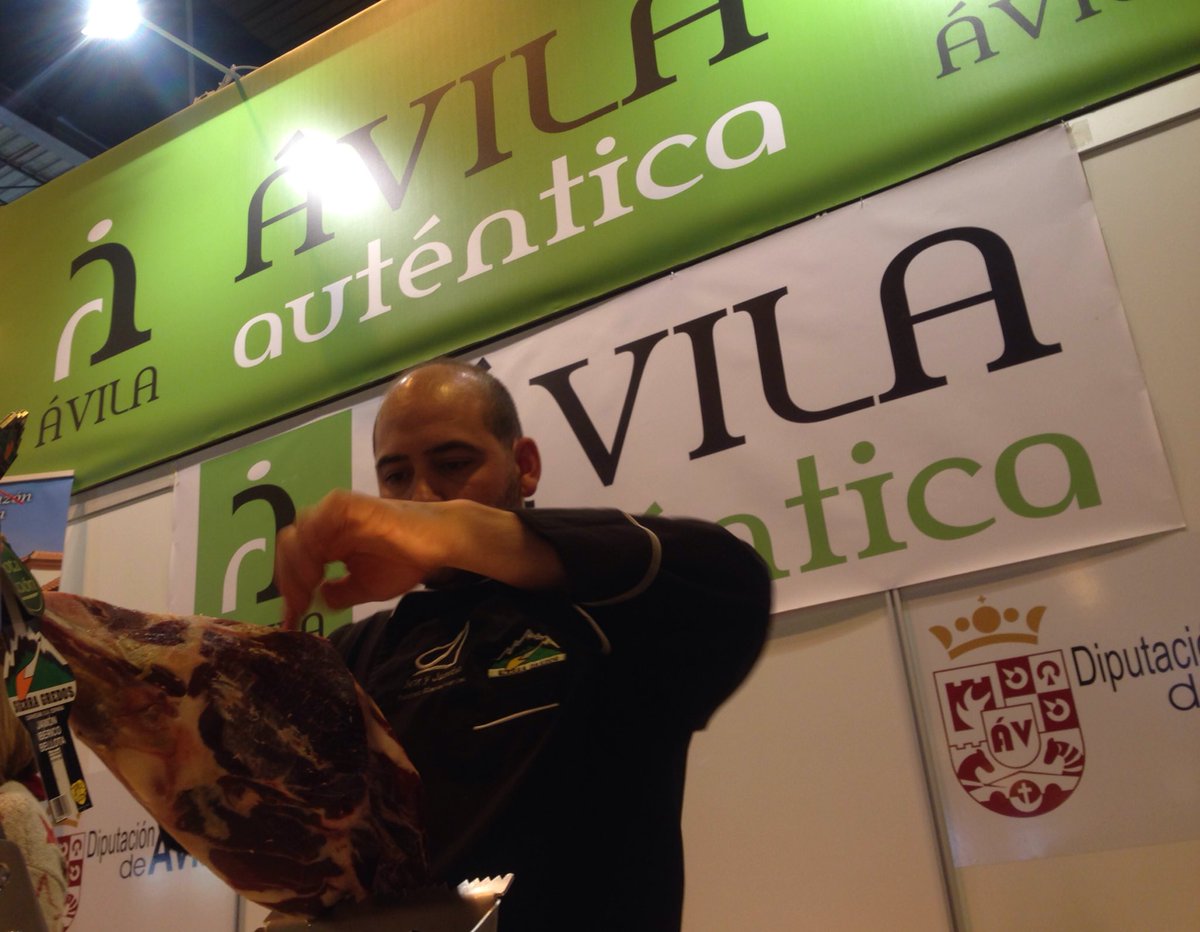 gredosdaniel's tweet photo. Comienza lo + auténtico en el stand de @Avilaautentica1 "Ibéricos @CarhesanSA" ahora mismo en @SalondeGourmets https://t.co/RjDmBYxr6L