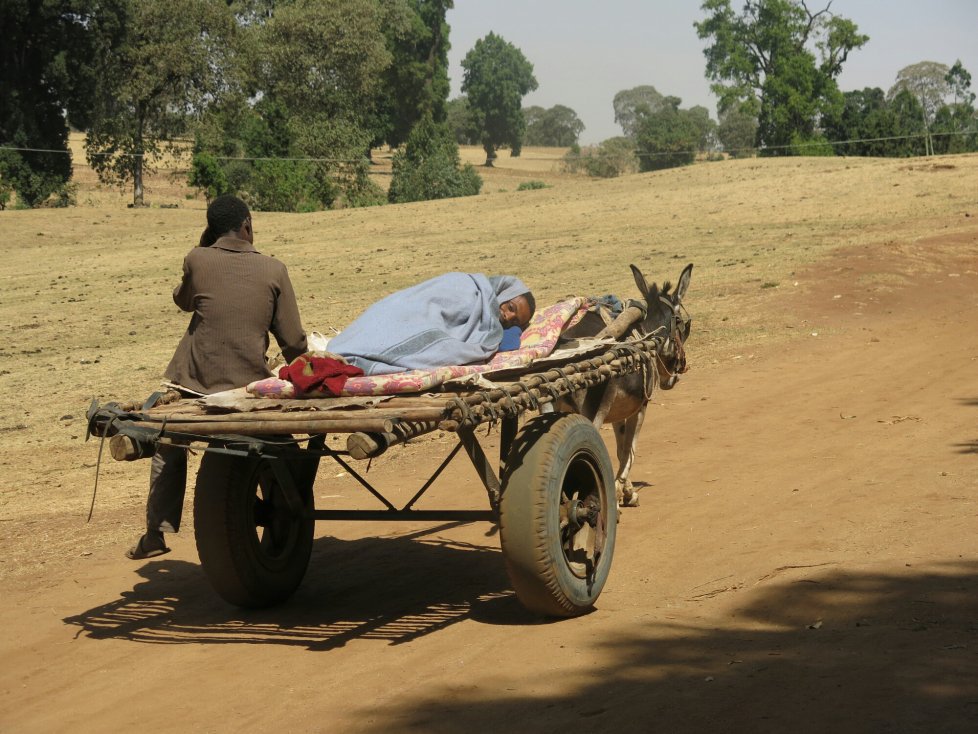 Camino al hospital cooperacioambalegria.co/2016/03/10/cam… vía <a href="/InyakiAlegria/">Iñaki Alegria Coll</a>