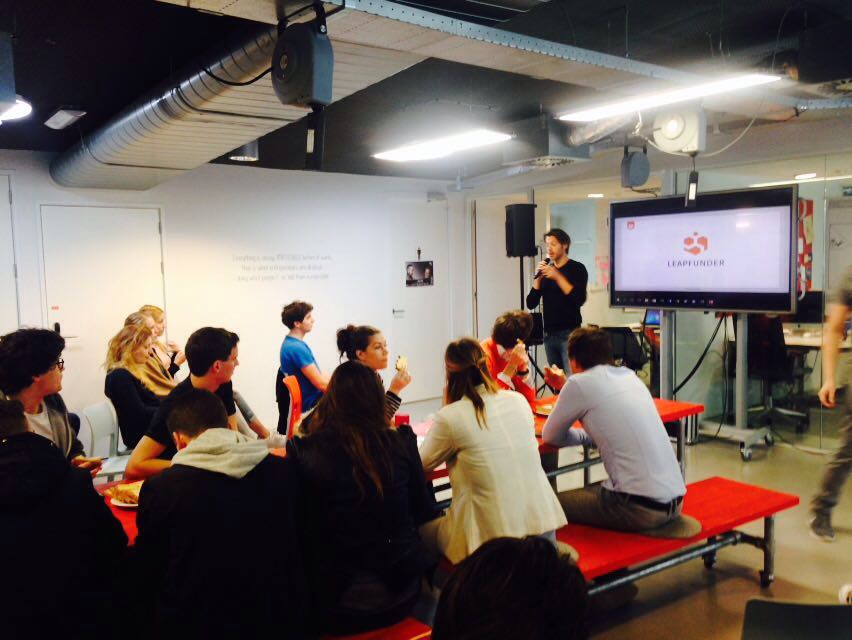 Leapfunder's tweet photo. Our @RutgerKemper giving a lecture at the minor entrepreneurship at @HvA #startups #NLtech https://t.co/B4QrFyGF0R