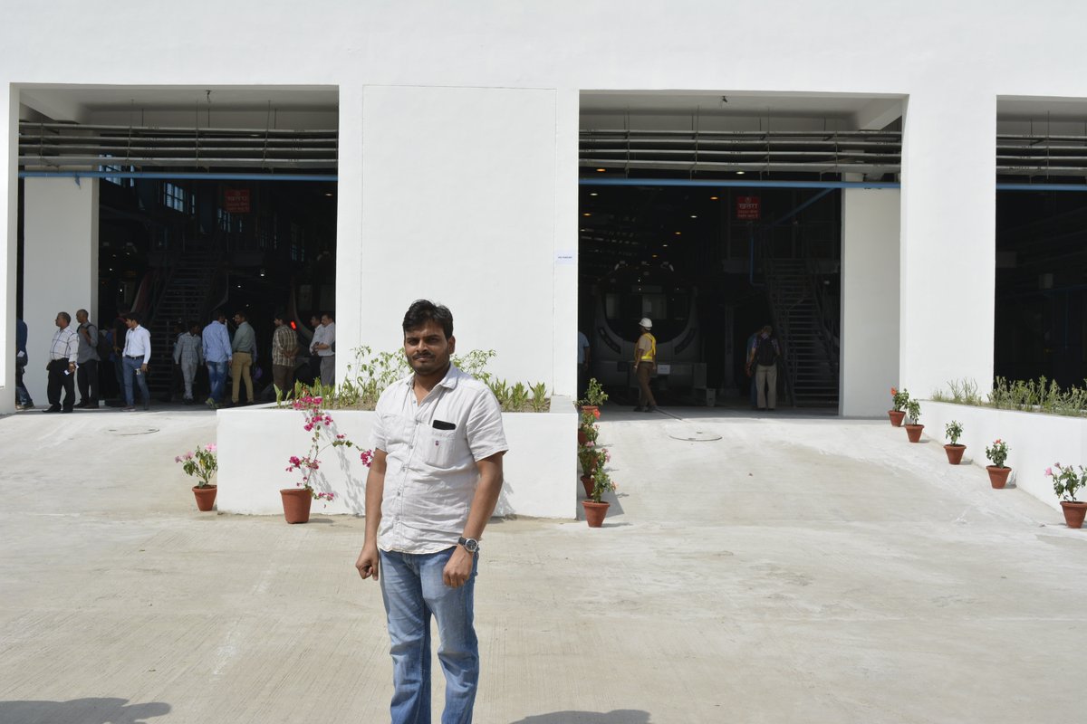 achlendra's tweet image. My first snap with #DriverlessMetro at #Mukundpur Depot. #DelhiMetro #DMRC @TheMetroRailGuy 
#Delhi #DelhiMetro