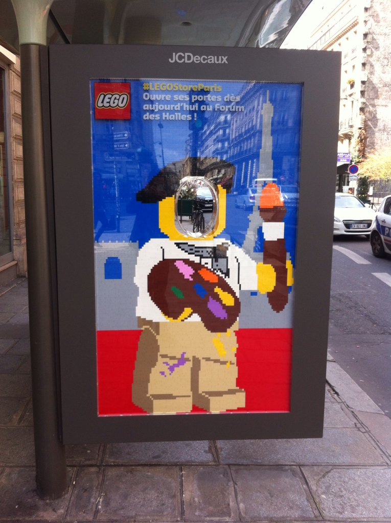 Spare_Jauberty's tweet photo. Une OP sympa autour du forum des Halles par #LEGOStoreParis pour son ouverture ! https://t.co/PVLqgt4h1o