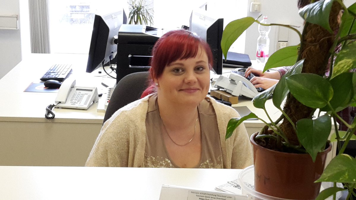 HWR_Berlin's tweet image. Neuer IT ServicePoint #HWRBerlin Studentin Doreen Ehrlich #Verwaltungsinformatik heute im Dienst  #CampusSchöneberg