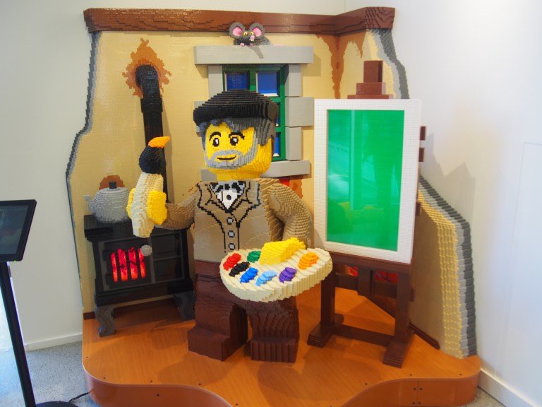 Cafedesloisirs's tweet photo. Aujourd'hui #LEGO Store Les Halles ouvre ces portes https://t.co/0GEJJx8Jyi #LEGOStoreParis #LEGOStore #Paris https://t.co/gpRxZ7UBBz