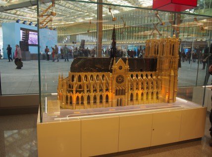 Cafedesloisirs's tweet photo. Aujourd'hui #LEGO Store Les Halles ouvre ces portes https://t.co/0GEJJx8Jyi #LEGOStoreParis #LEGOStore #Paris https://t.co/gpRxZ7UBBz