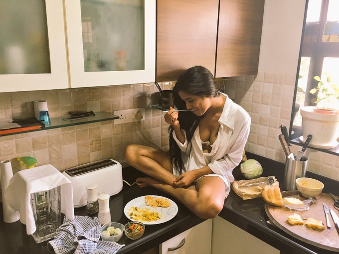 Lunch time !! https://t.co/3YOnkN2JNu<a href="/tag/bikini"class="tags"><span>#bikini</span></a>