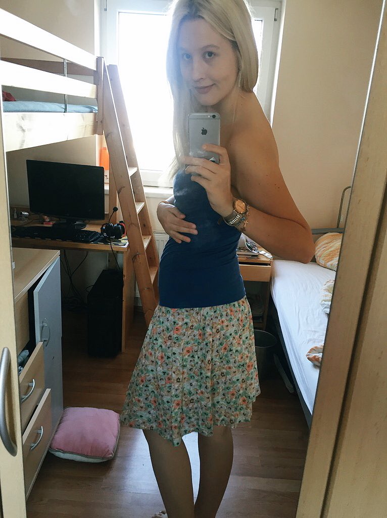 ValentinaCzech's tweet photo. #přípravy 🎉🍾🎓 #52sukni #musimzapomenoutzesemizdalozemamctyrkuzbakalarkyavzbudilajsemsespocena #stresy #neDnes https://t.co/nsQe6fE9zG