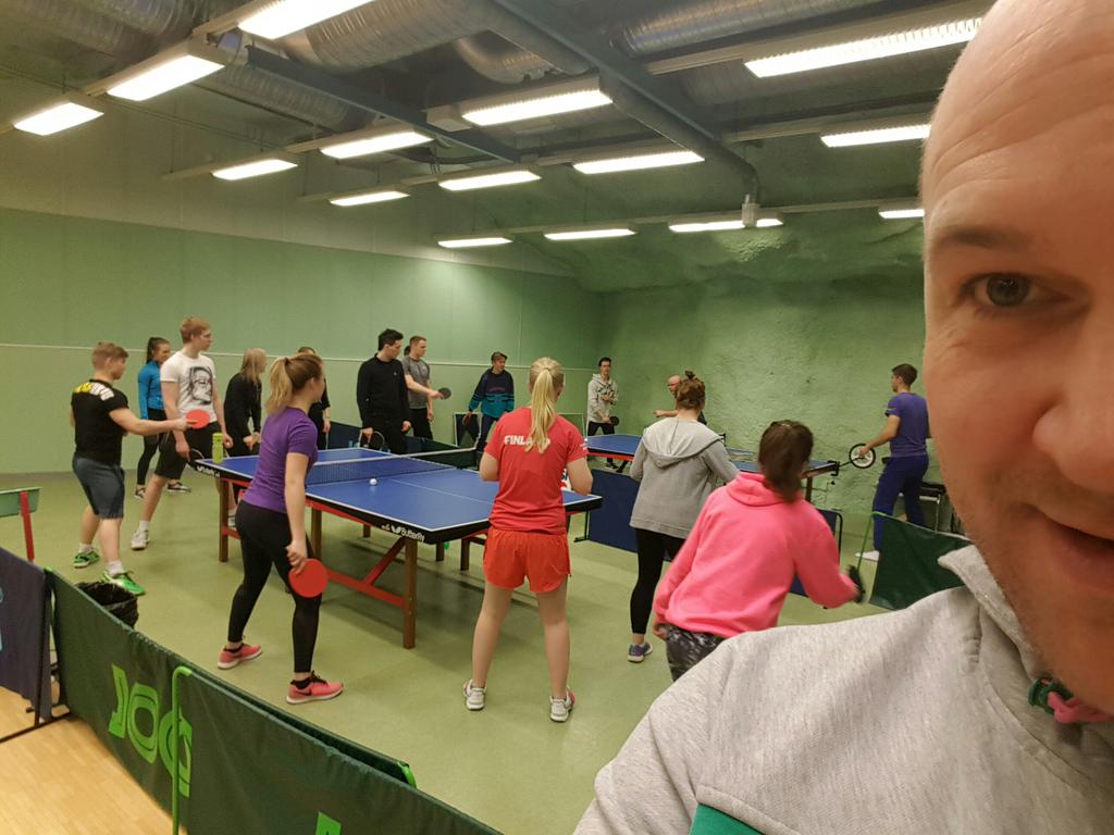 SamiJoru's tweet photo. Mahtavaa opetusta! 😍 #pingpong #pöytätennis #pingis #mailapeli #varalanurheiluopisto #PT-75 #tampere @Pingisliitto https://t.co/JIV7ngcVEA
