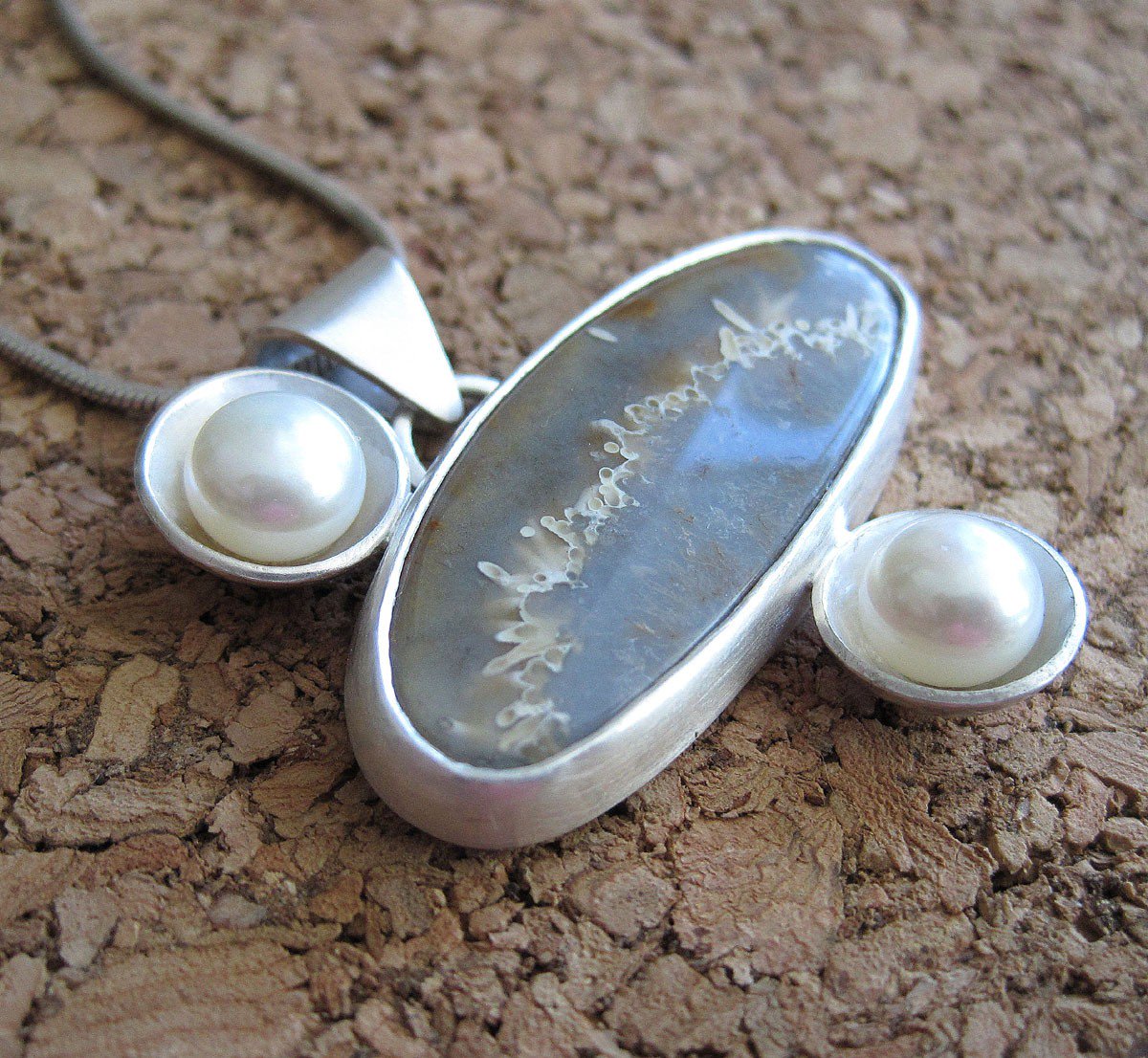 BrookeJewelry's tweet photo. Lace agate sterling silver and pearl necklace, modern, artisan, ea… https://t.co/Trs3rrv1VI #jewelryonetsy #GrayGrey https://t.co/54WWokDYol