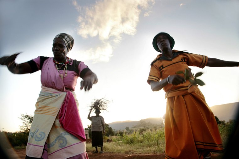 Afriture's tweet photo. #Women in the village that we will #uplift and #empower with skills training and jobs https://t.co/LjQSPQ8mAs