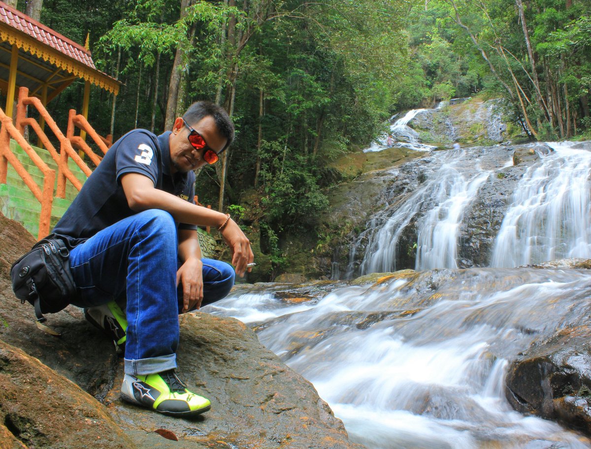 NofMunafri's tweet photo. Water fall in Lingga island
#dabosingkep #kablingga #kepri 
@ariani238 https://t.co/cPx5DmpGUT