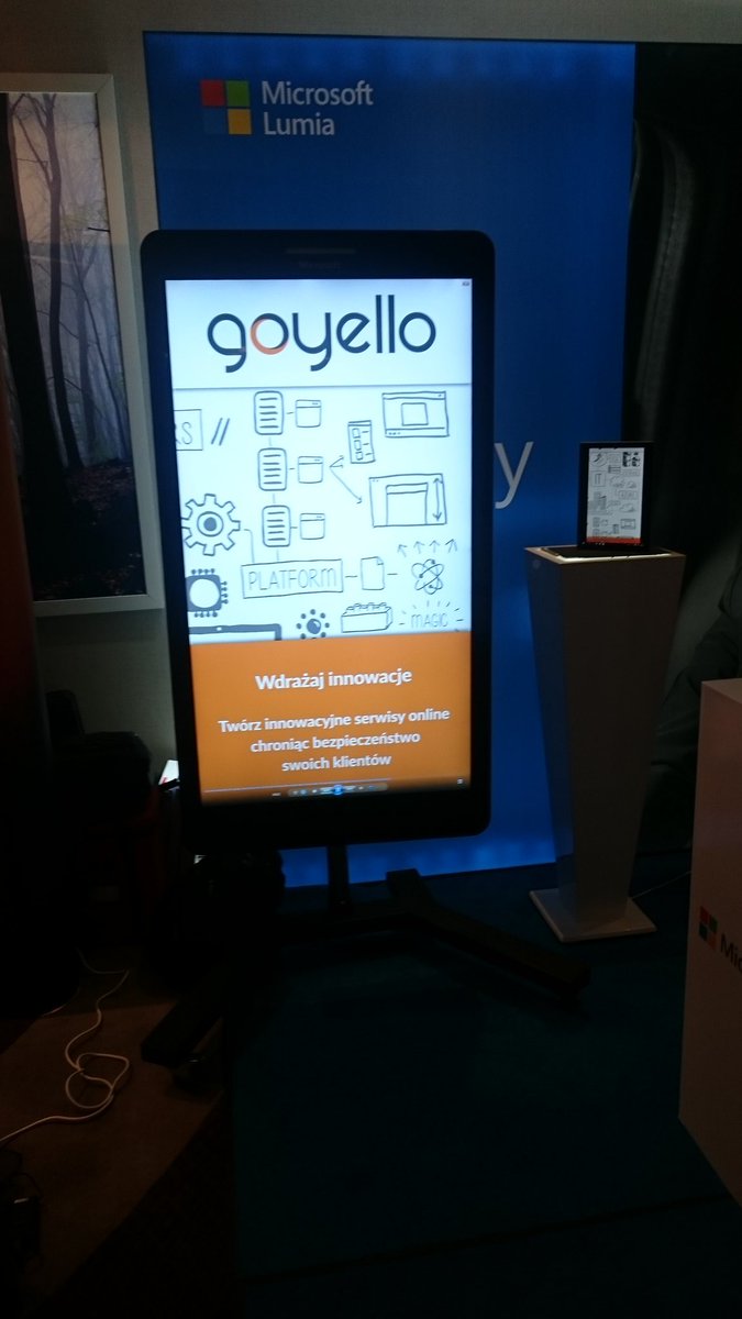 BusinessFinger's tweet photo. @Goyello #customerdna movie on huge mobile from @Microsoft #machinelearning #insurance #banking https://t.co/FJOiQmb3XZ