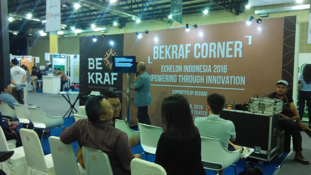 dailysocial's tweet photo. Join yuk di Bekraf corner bersama Bpk. Fadjar Utomo membahas fintech dan investment #EchelonID2016 #ECID2016 https://t.co/lEVBRypMgm