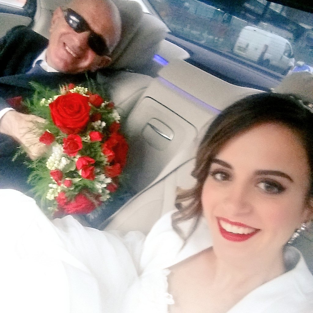 francescaqmkup's tweet photo. #WeddingDay #mercedesclass #daddysgirl #alwaysmile #justmarried https://t.co/MNfAaMgbqH