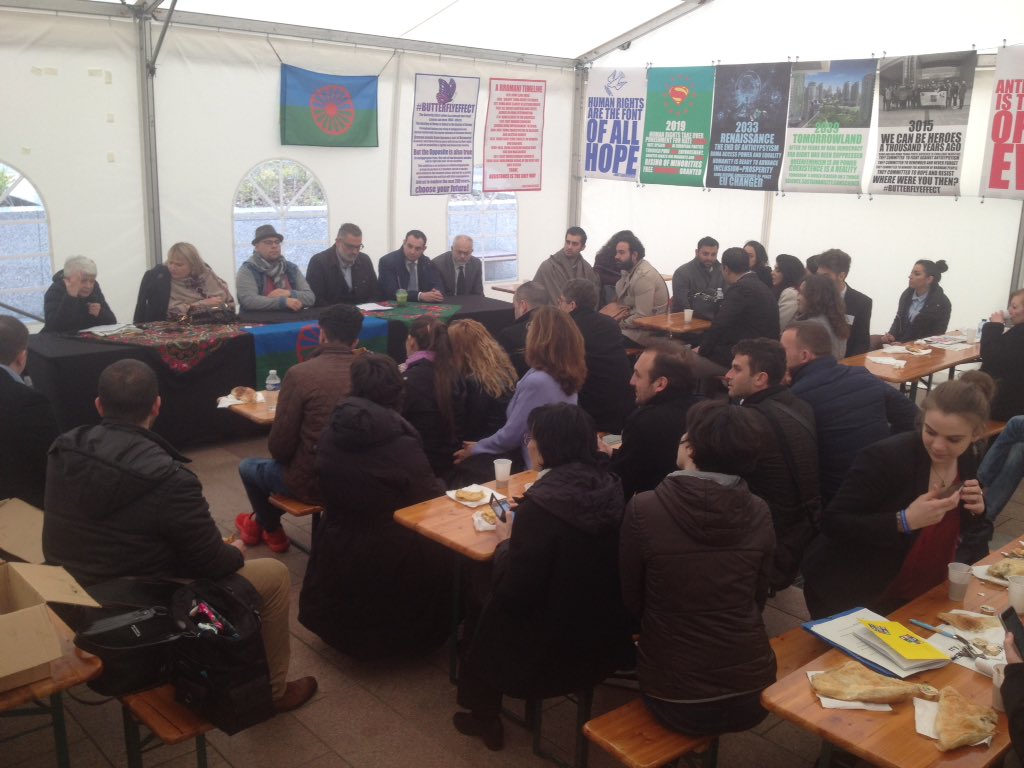 RomaReact's tweet photo. #EURomaweek the role of #roma #youth in fighting #antigypsyism @SorayaPostFi @damiandraghici #debate @ternYpenetwork https://t.co/MjobRrxYiy