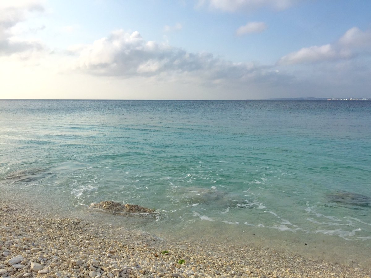 TAtyphoon's tweet photo. #dayoff #rightnow #1735pm #beach #onthebeach #nice #seabreeze #calm #relaxtime #okinawa #island #comfortable https://t.co/Iz919J61i7