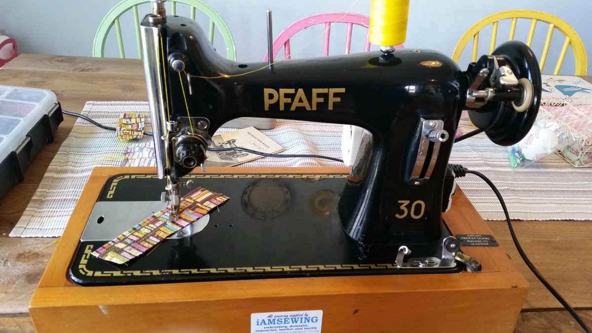 iamsewing's tweet photo. #Pfaf30 #oldsewingmachine https://t.co/9AmxBvzLlW