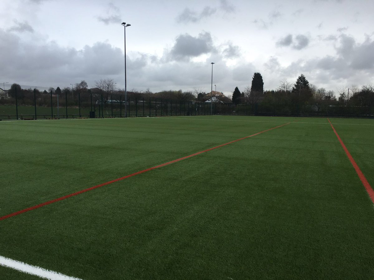 PlaydeckUk's tweet image. Installation coming along nicely of the Greenfield Evolution XQ 40mm Synthetic Grass in Heywood.