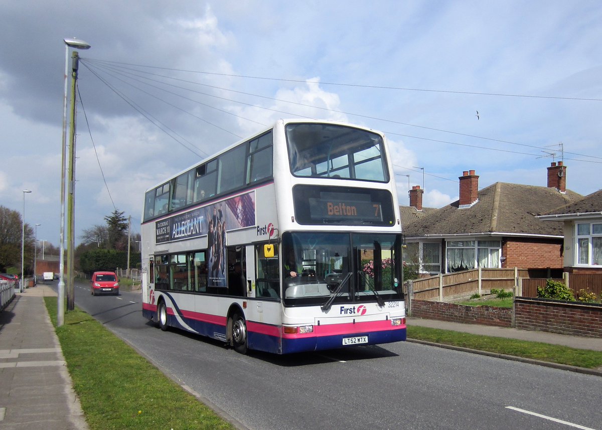 EastNorfolkBus's tweet photo. Another day of diversions from Church Lane in Gorleston - report & pics at https://t.co/TtDelDwlaS #enbbupdate https://t.co/gWNTPECK61