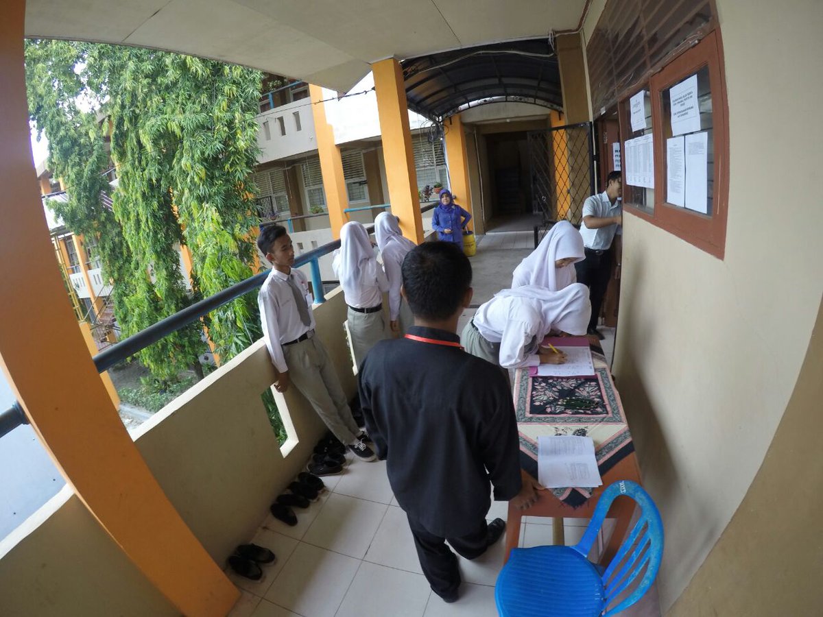 alziqra's tweet photo. #UN2016 SMK LABOR BINAAN FKIP UNRI Pekanbaru, Riau #UNBK, hari ke-3 berjalan lancar @Kemdikbud_RI @aniesbaswedan https://t.co/69enLpMsb3