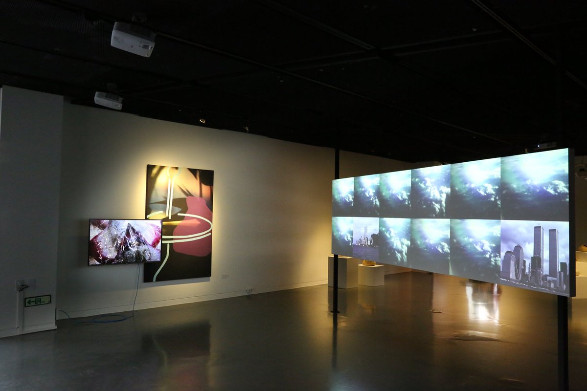 PalaisdeTokyo's tweet photo. Jusqu'au 29/5 #UrbanLegends, expo hors les murs du Pavillon du @PalaisdeTokyo au @SeoulSema https://t.co/Ui0aPhjuuL https://t.co/SNLur544zo