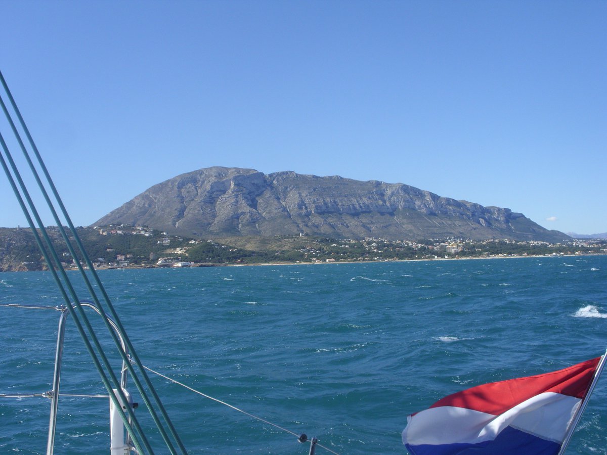 LsCatamarans's tweet photo. A morning #Sailing on #Azores sea is a good way to start a day https://t.co/iJBScubCSE #IsletDiscover https://t.co/5KSjcQqGMs