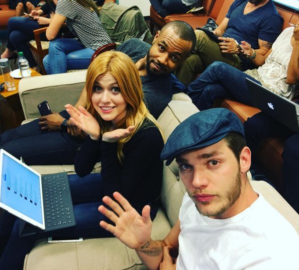 TMINewsPL's tweet image. #1 Obsada podczas live chatu!