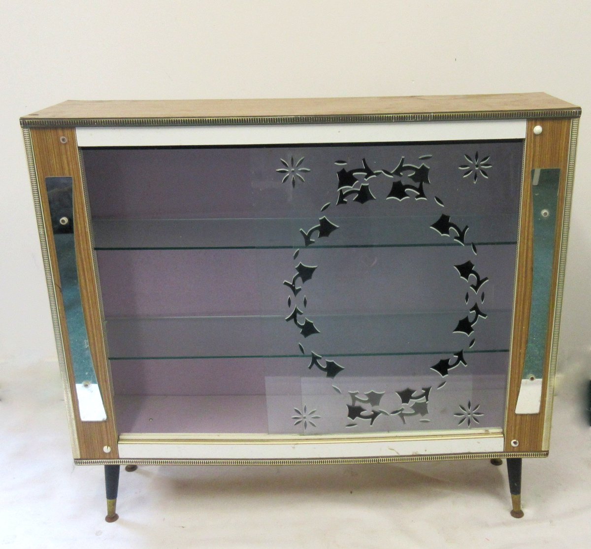 B2Nupcycling's tweet photo. Outdated cabinet has been re-born Anthracite chalk paint #upcycling #Limerick https://t.co/cWa4EY5BwR