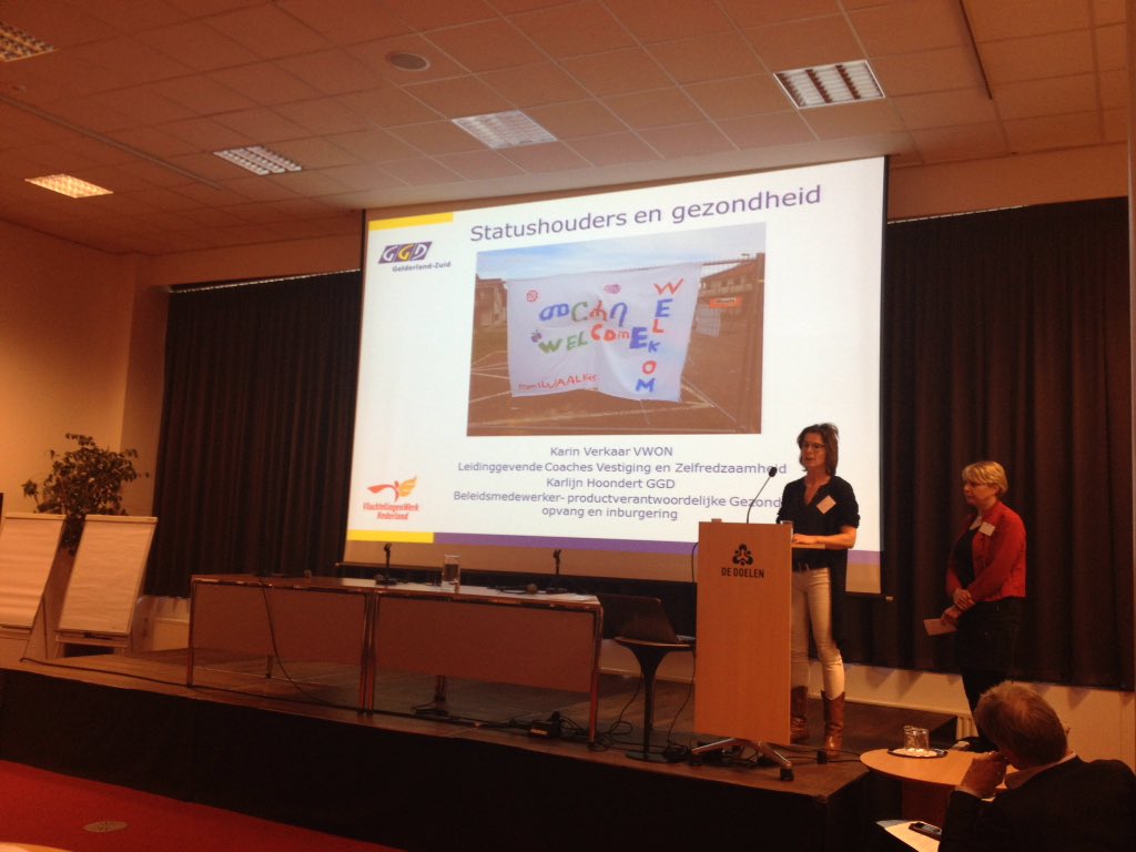 moniek_pieters's tweet photo. Karin Verkaar #vwon en Karlijn Hoondert @GGDGelderlandZ over statushouders en gezondheid @gem_Nijmegen #ncvgz https://t.co/NTqs9LxOCS