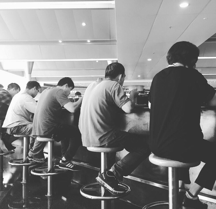 boye_zhang's tweet photo. #emotionalcity #sm6305  #hongkong  A "snack"times. https://t.co/7u21dBZKRb