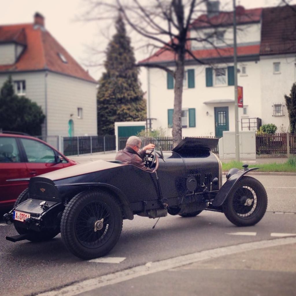 oldcar_photo's tweet photo. Old cool car #somewhereingermany #oldcar #oldcars #old #black #blackcar #street #augsburg #cool #randompic by jhinn⦠https://t.co/Fpr9XMt9hq
