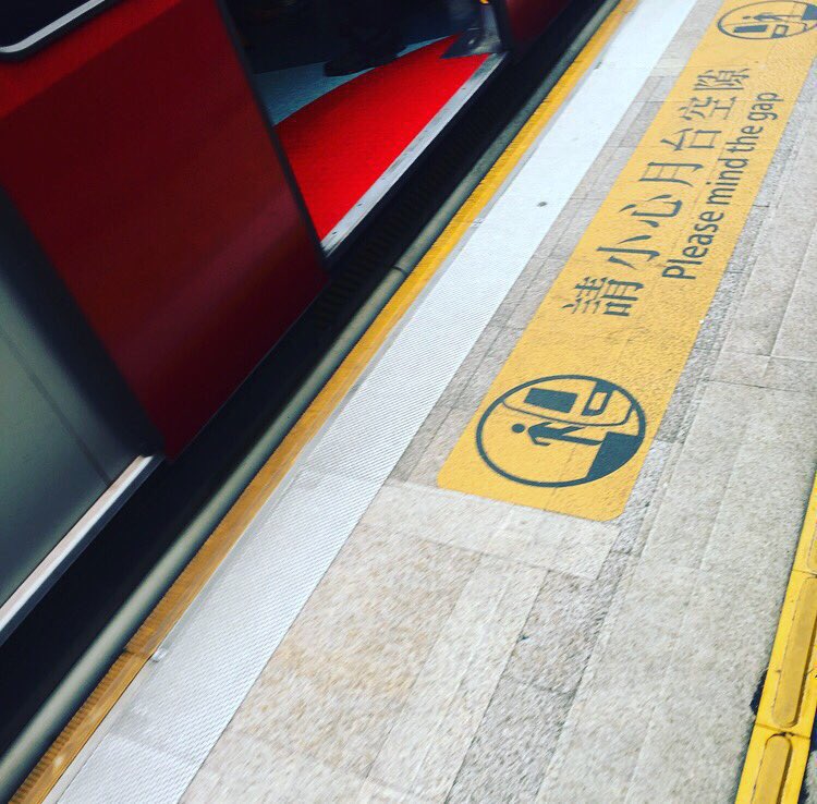 boye_zhang's tweet photo. #emotionalcity #sm6305   please mind the big big big gap! https://t.co/rb27caxPYg