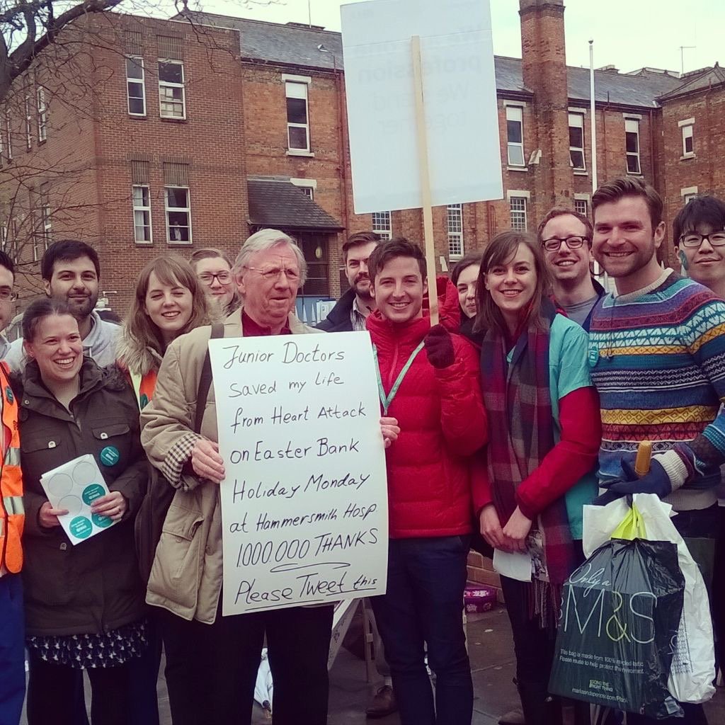 Patient support at the Hammersmith Hospital Picket #JuniorDoctorsStrike #timetolisten
