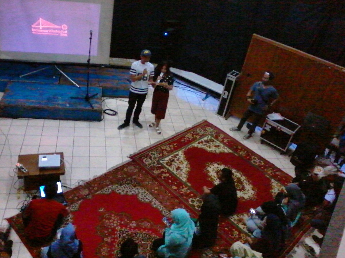 Cinema on Campus #1 sedang berlangsung di Akuarium Unisba nih sobat. Yuk kita nntn brg ;) #COC1 #TFF <a href="/tamansarifilm/">Tamansari Film Fest</a>
