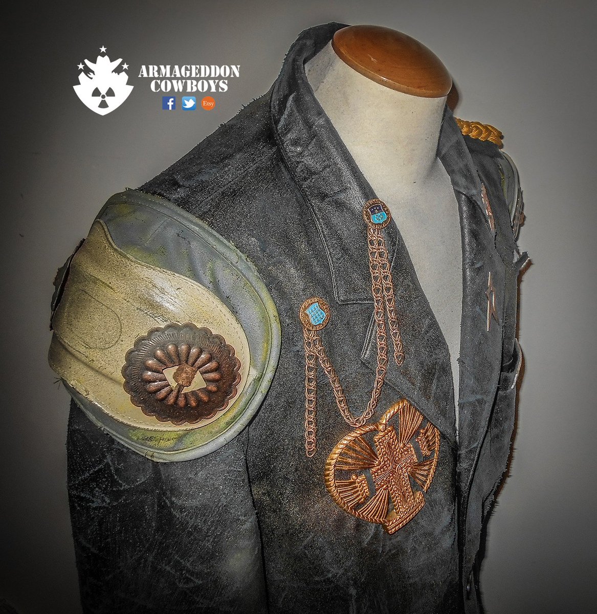 ArmagedonCowboy's tweet photo. Wasteland Leader Jacket. Added to the Shop. Perfect for Vampire Hunters! #wasteland #armor #vampirehunter https://t.co/qLH8tt89S0